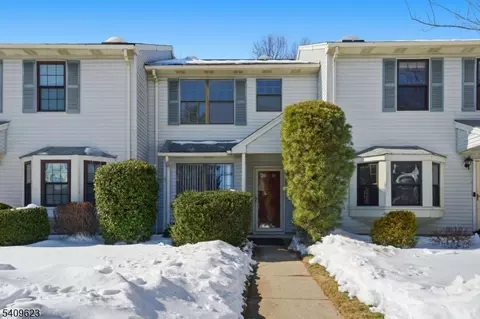 303 Maplecrest Rd, Edison, NJ 08820