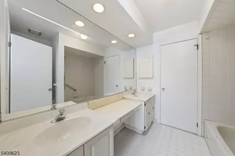 303 Maplecrest Rd, Edison, NJ 08820 photo 23