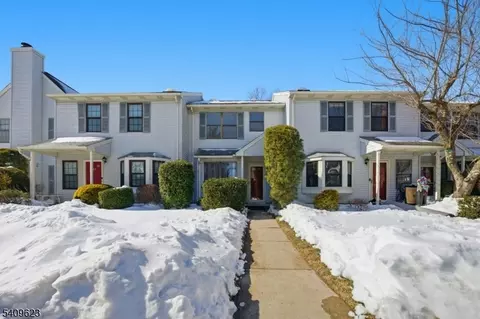 303 Maplecrest Rd, Edison, NJ 08820 photo 2