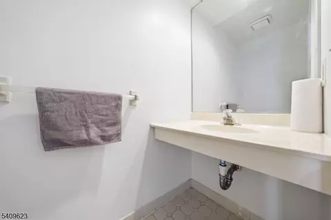 303 Maplecrest Rd, Edison, NJ 08820 photo 18