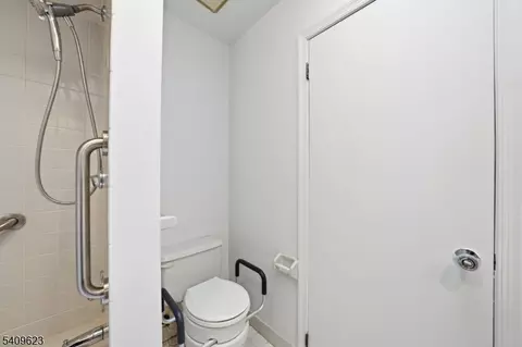 303 Maplecrest Rd, Edison, NJ 08820 photo 25