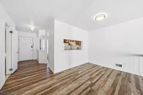 303 Maplecrest Rd, Edison, NJ 08820 photo 14