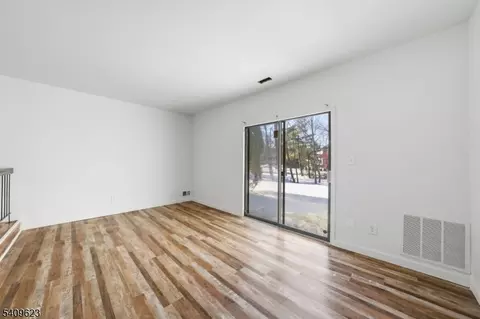 303 Maplecrest Rd, Edison, NJ 08820 photo 9