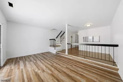 303 Maplecrest Rd, Edison, NJ 08820 photo 11
