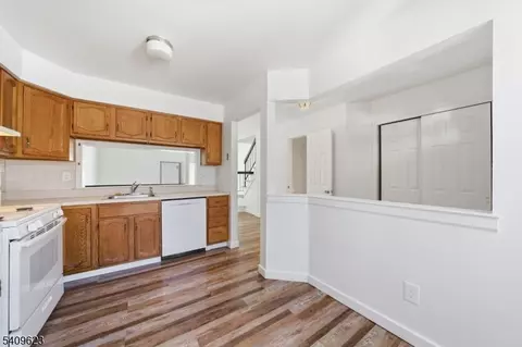 303 Maplecrest Rd, Edison, NJ 08820 photo 6