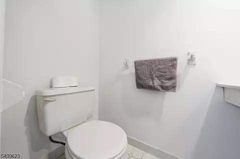 303 Maplecrest Rd, Edison, NJ 08820 photo 17