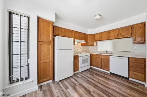 303 Maplecrest Rd, Edison, NJ 08820 photo 7