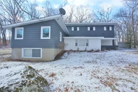 9 Newton Ave, Stanhope, NJ 07874