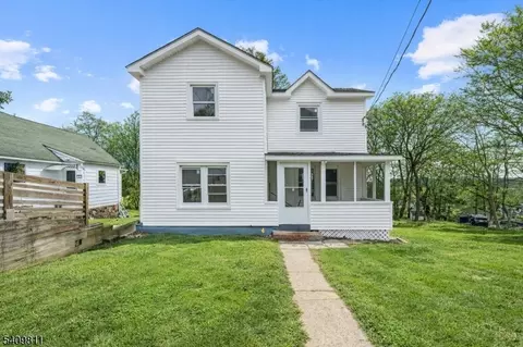20 Ella St, Bloomingdale, NJ 07403
