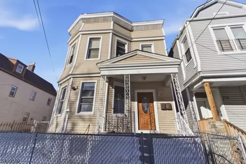 383 21st St, Irvington, NJ 07111