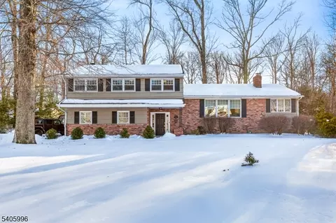 1242 Sunnyfield Ln, Scotch Plains, NJ 07076