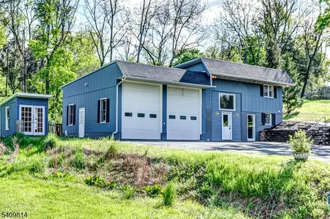 4 E Washington St, Frenchtown, NJ 08825