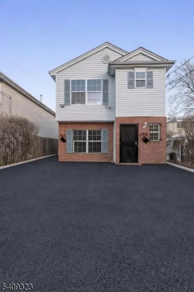 764 S 18th St, Newark, NJ 07103