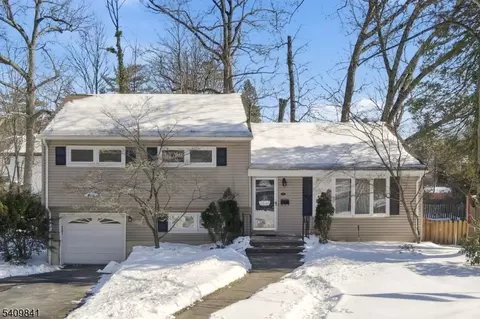 33 Kennedy Ter, Westwood, NJ 07675