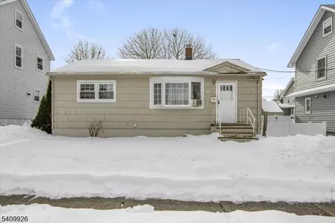 33 Daka Ct, Bloomfield, NJ 07003