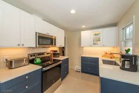 17 Hilsinger Rd, Mount Tabor, NJ 07878