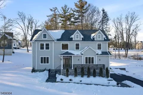 29 Eagles Nest Ter, West Milford, NJ 07480