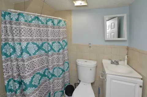 Bath - 135 Scheerer Ave, Newark, NJ 07112 photo 2 of 4