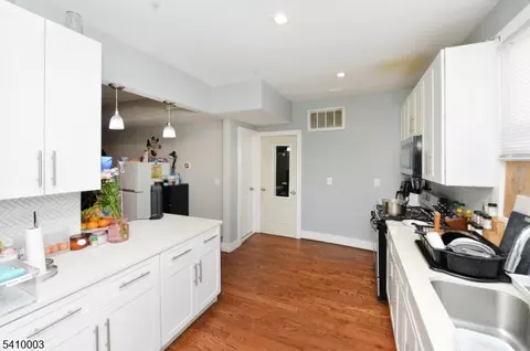 Entry Way - 135 Scheerer Ave, Newark, NJ 07112 photo 4 of 7