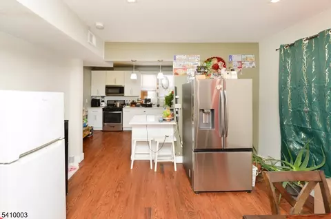 Entry Way - 135 Scheerer Ave, Newark, NJ 07112 photo 2 of 7