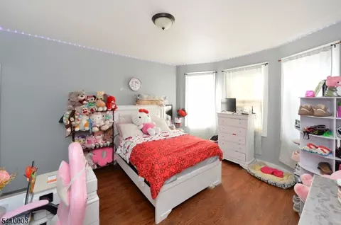 Bedroom - 135 Scheerer Ave, Newark, NJ 07112 photo 3 of 6