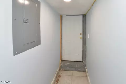 Entry Way - 135 Scheerer Ave, Newark, NJ 07112 photo 5 of 7