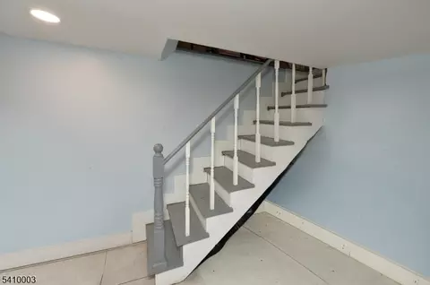 Entry Way - 135 Scheerer Ave, Newark, NJ 07112 photo 6 of 7
