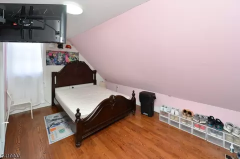 Bedroom - 135 Scheerer Ave, Newark, NJ 07112 photo 4 of 6