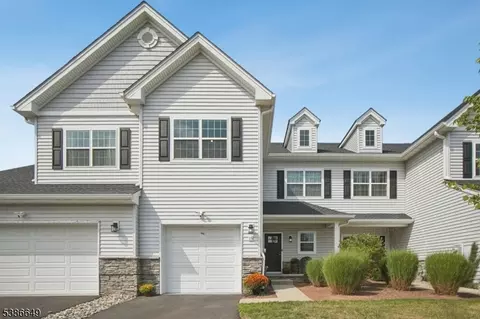 15 Pansy Ct, Somerset, NJ 08873