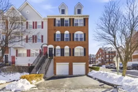 226 Matthews Dr, Newark, NJ 07103