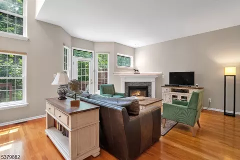 25 Rock Creek Woods Dr, Lambertville, NJ 08530