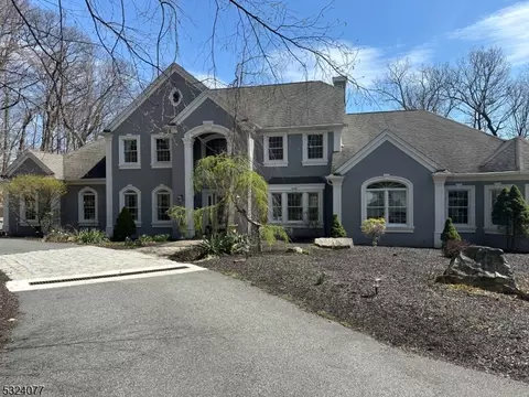 4 Deer Trail Rd, Kinnelon Boro, NJ 07405