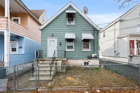 16 Loretta St, Clifton, NJ 07011