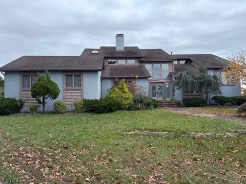 14 Seagarden Dr, Linwood, NJ 08221