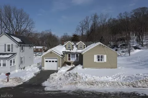 21 Spring St, Ogdensburg, NJ 07439