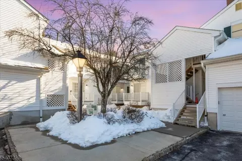 62 Smithfield Ct, Basking Ridge, NJ 07920