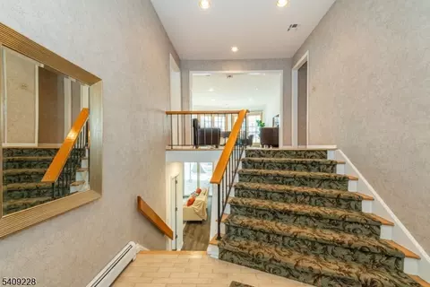 36 Yellow Brick Rd, Wayne, NJ 07470 photo 2