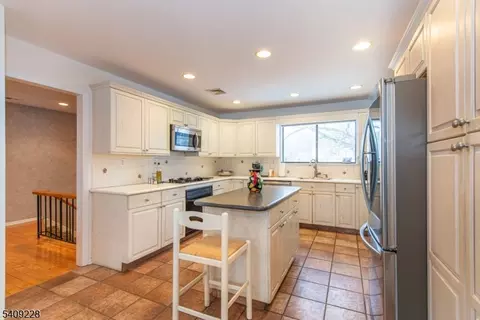 36 Yellow Brick Rd, Wayne, NJ 07470 photo 10
