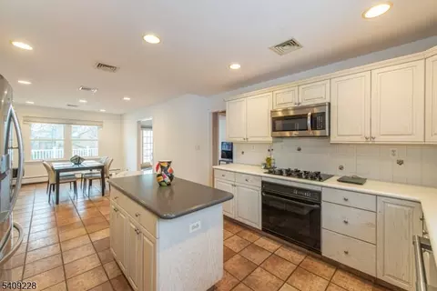 36 Yellow Brick Rd, Wayne, NJ 07470 photo 13