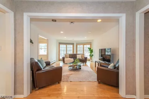 36 Yellow Brick Rd, Wayne, NJ 07470 photo 4