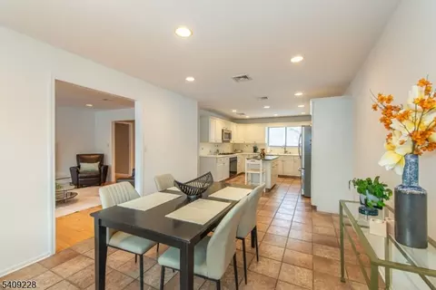 36 Yellow Brick Rd, Wayne, NJ 07470 photo 8