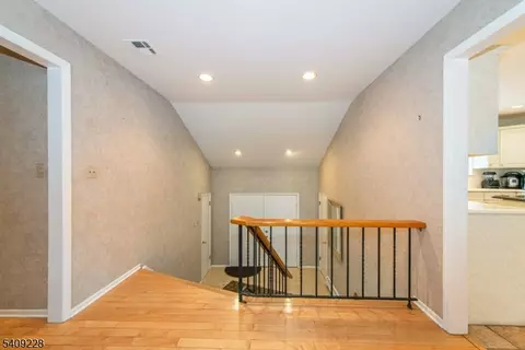 36 Yellow Brick Rd, Wayne, NJ 07470 photo 32