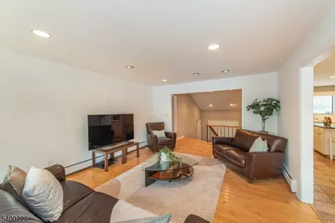 36 Yellow Brick Rd, Wayne, NJ 07470 photo 6