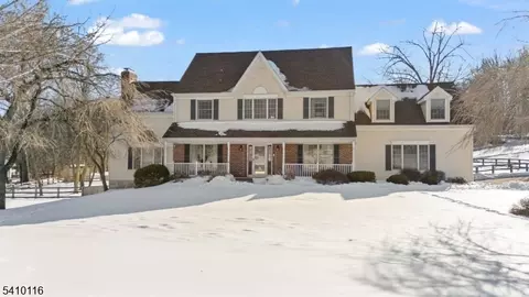 1 Yard Ct, Flemington, NJ 08822