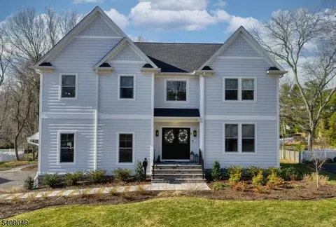 8 Fox Chase Rd, Madison, NJ 07940