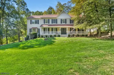 82 Union Hill Rd, Morris Plains, NJ 07950