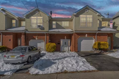 9 Lafayette St, Carteret, NJ 07008