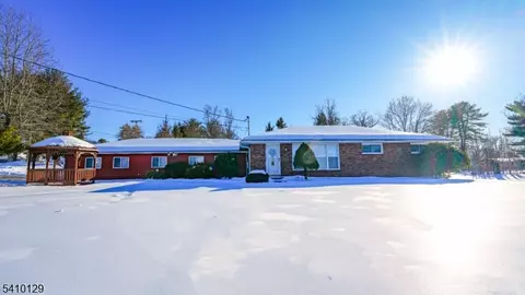 2 Center St, Milford, NJ 08848