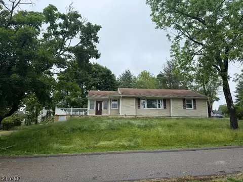 125 Hillcrest Dr, Milford, NJ 08848