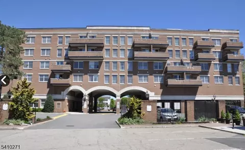12 Iron Forge Sq #12, Pompton Lakes, NJ 07442